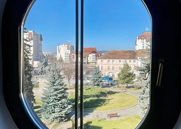 Ultracentral Modern City View Apartment